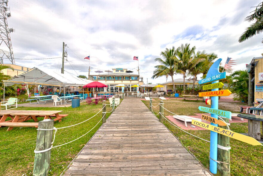 More Photos Of 400-408 W Cocoa Beach Cswy, Cocoa Beach General Retail For Sale