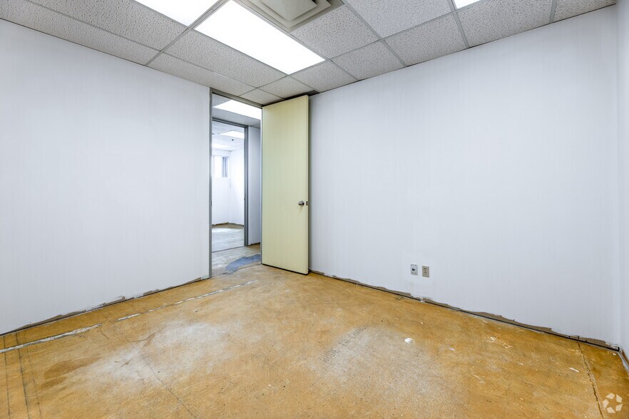 More Photos Of 6200 Dixie Rd, Mississauga Unknown For Sale