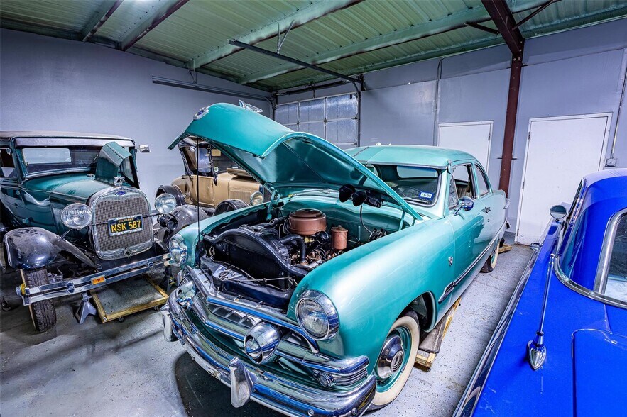 More Photos Of 18723 Mirror Lake Dr, Spring Warehouse For Sale