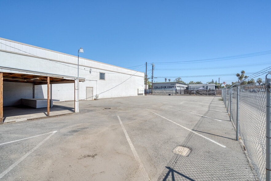 More Photos Of 320 Kentucky St, Bakersfield Manufacturing For Sale