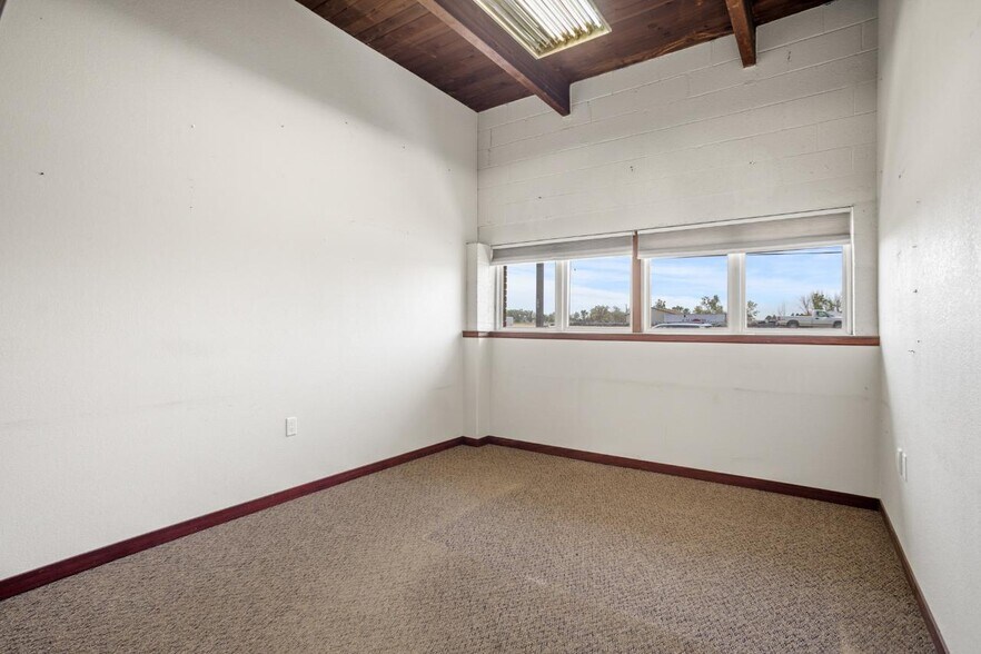 More Photos Of 4415 Burdick Expy E, Minot Office For Lease