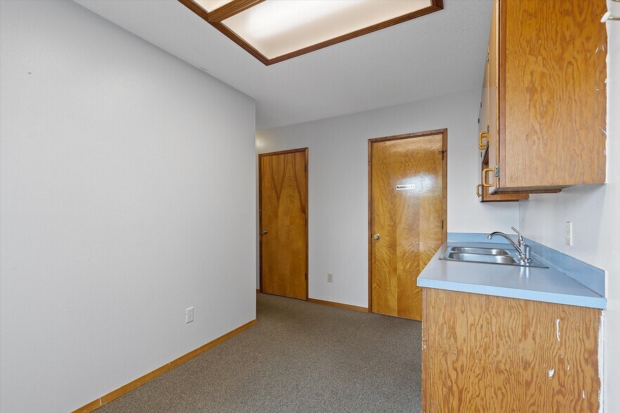 More Photos Of 1140 Ne Highway 101, Lincoln City Office For Sale