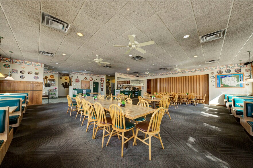 More Photos Of 1744 Biddle Ave, Wyandotte General Retail For Sale