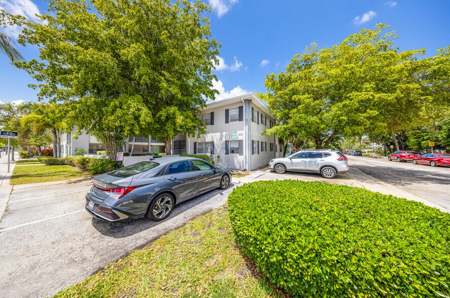 Primary Photo Of 202 Lucerne Ave, Lake Worth Apartments For Sale