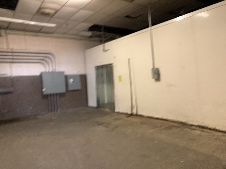 More Photos Of 300-340 Central City Plz, New Kensington General Retail For Sale