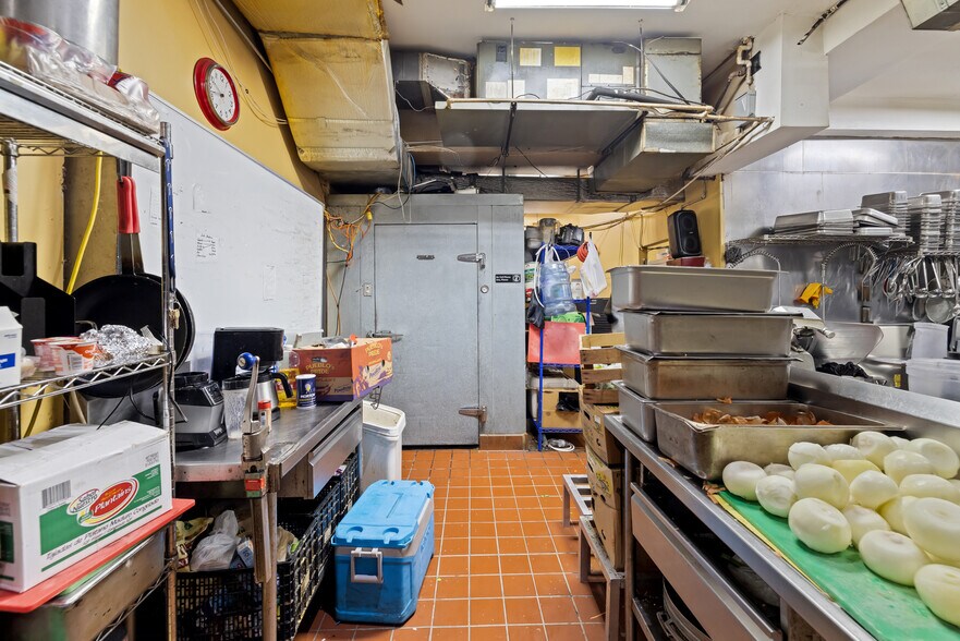 More Photos Of , Washington General Retail For Sale