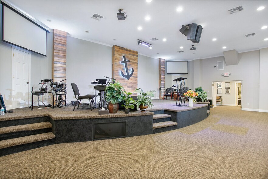 More Photos Of 37143 Clinton Ave, Dade City Light Distribution For Sale