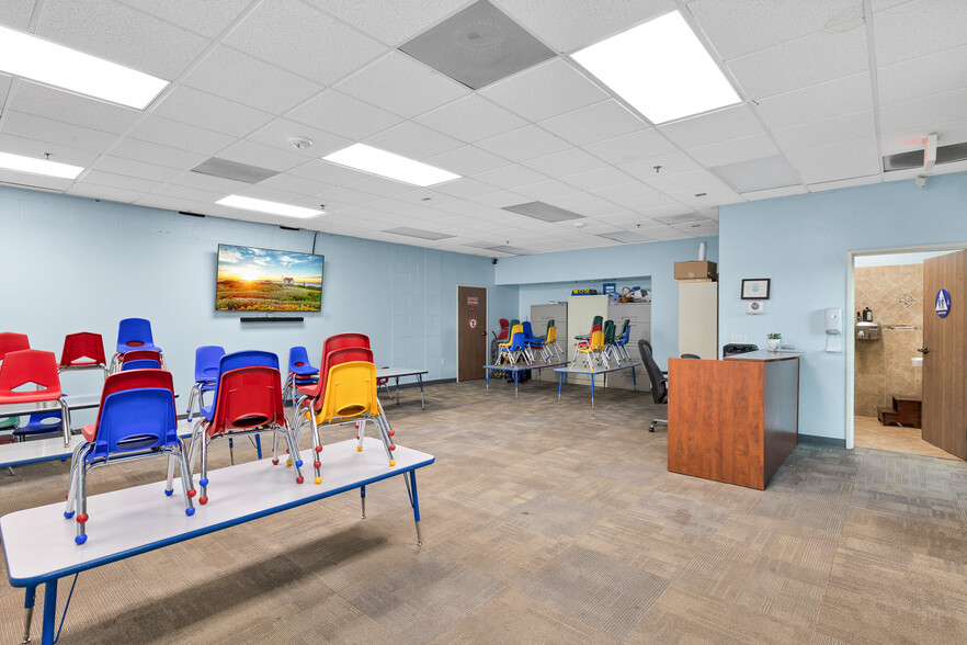 More Photos Of 17180 Soledad Canyon Rd, Canyon Country Religious Facility For Sale