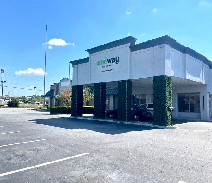 Primary Photo Of 3 Gateway Blvd S, Savannah Hotel For Sale