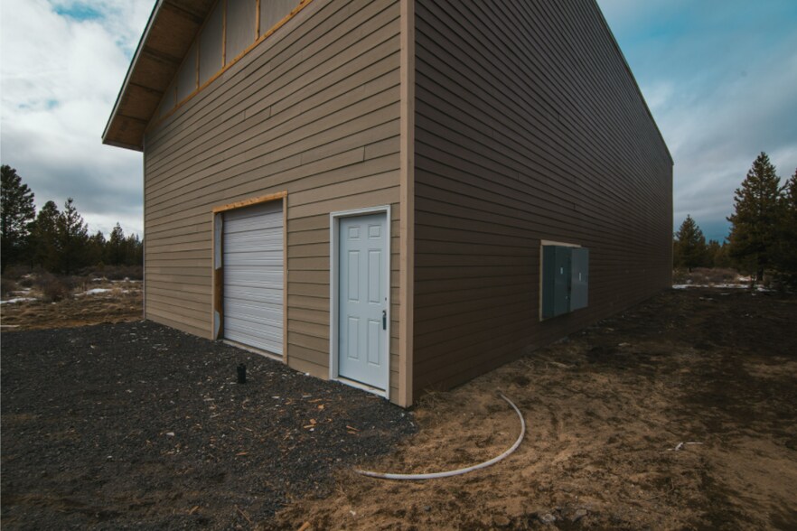 More Photos Of 16652 Dillon Way, La Pine Industrial For Lease