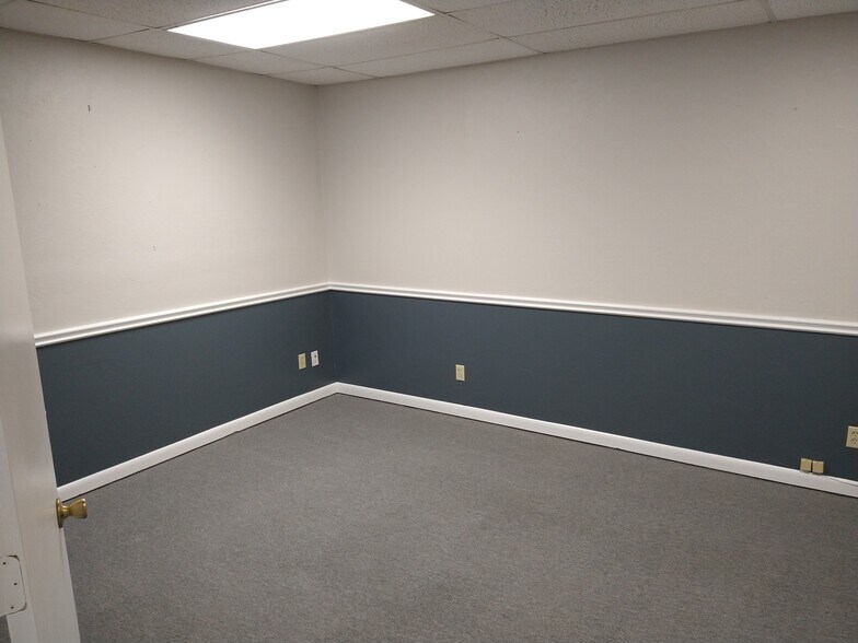 More Photos Of 6238 Presidential Ct, Fort Myers Medical For Sale
