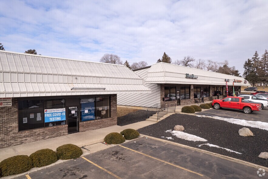 More Photos Of 210-216 N Milwaukee Ave, Lake Villa Storefront For Lease