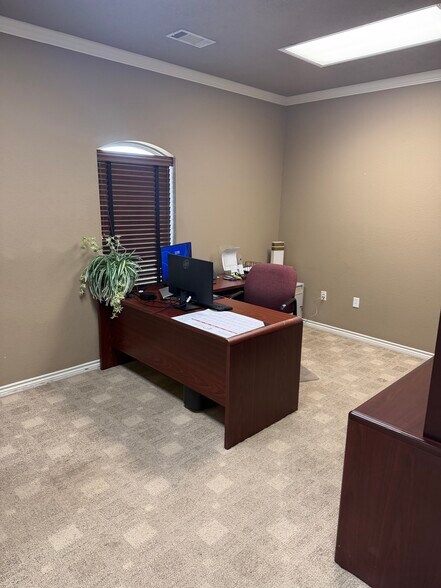 More Photos Of 1480 Cornerstone Ct, Beaumont Office For Sale