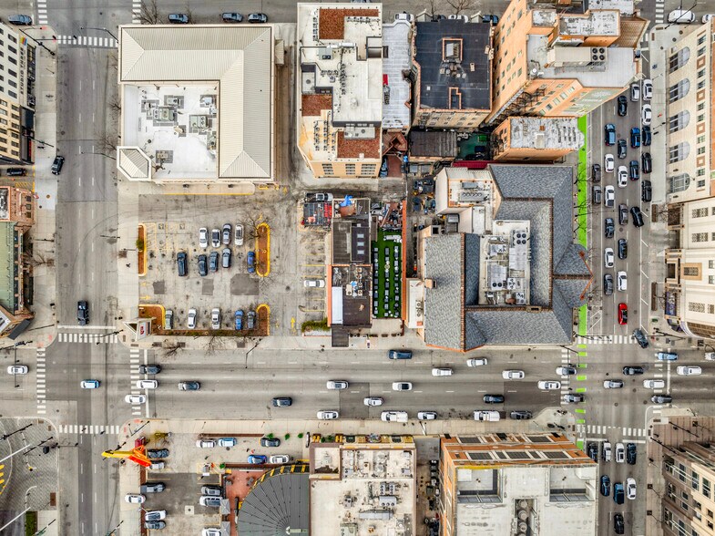 More Photos Of 60 W Ontario St, Chicago Restaurant For Sale