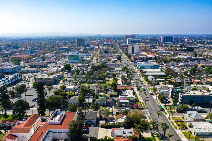 More Photos Of 207 W 20th St, Santa Ana Office For Sale