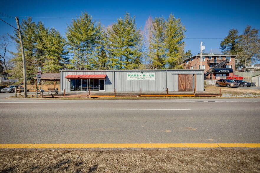 More Photos Of 710 Volunteer Pky, Bristol Storefront Retail Office For Sale