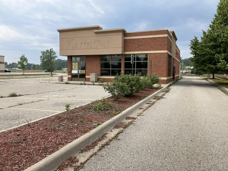 More Photos Of 772 W Bay St, East Tawas Restaurant For Sale