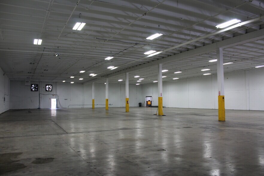 More Photos Of 1970 NW 70th Ave, Miami Warehouse For Lease