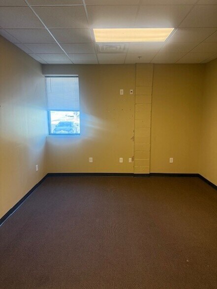 More Photos Of 2723 Apple Valley Rd NE, Atlanta Light Distribution For Lease