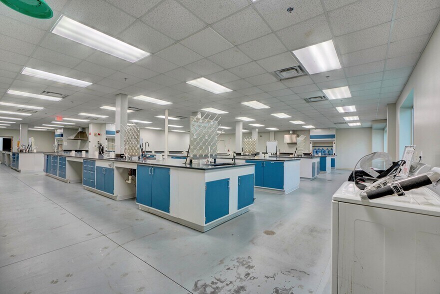 More Photos Of 2371 Wilroy Rd, Suffolk Flex For Sale