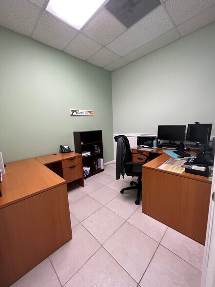 More Photos Of 880 Jupiter Park Dr, Jupiter Light Manufacturing For Sale