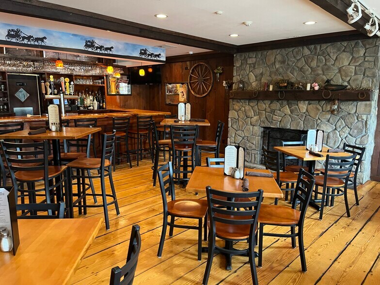 More Photos Of 6 Hartland Blvd, East Hartland Restaurant For Sale