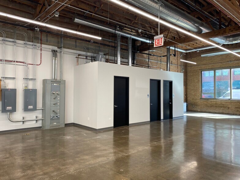 More Photos Of 322-340 S Green St, Chicago Office For Lease