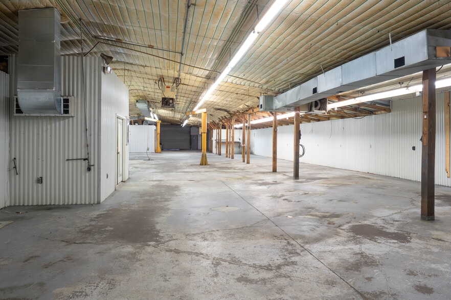 More Photos Of 10535 Highway 53 W, Talking Rock Service For Sale