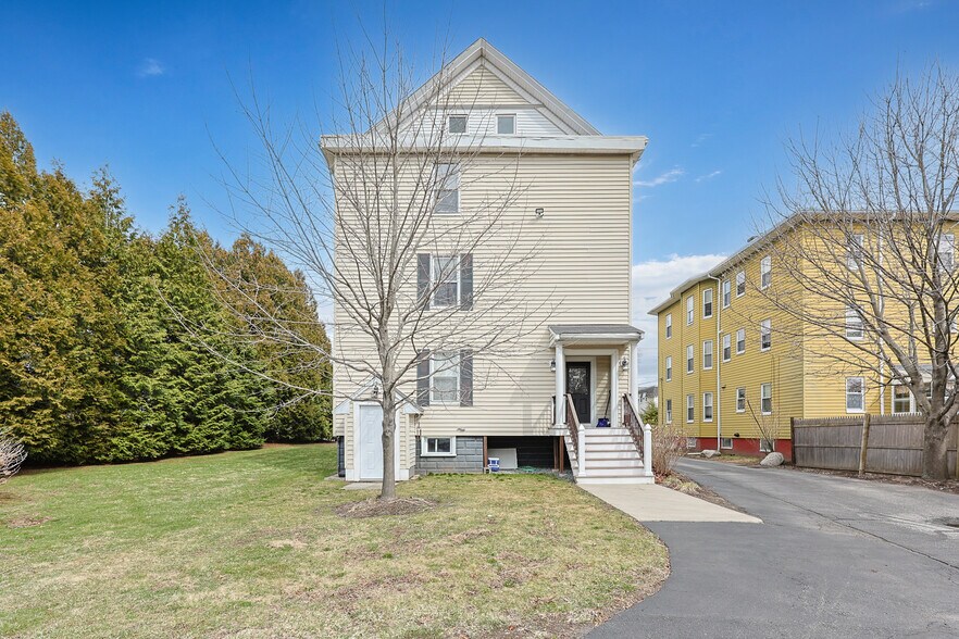 More Photos Of 28 Church St, North Attleboro Apartments For Sale
