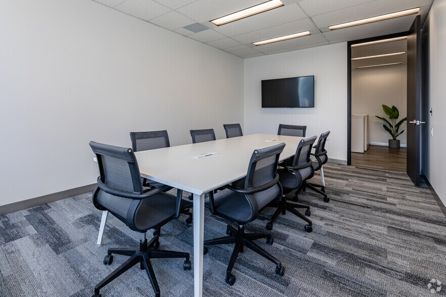 More Photos Of 2 Bloor St W, Toronto Office For Lease