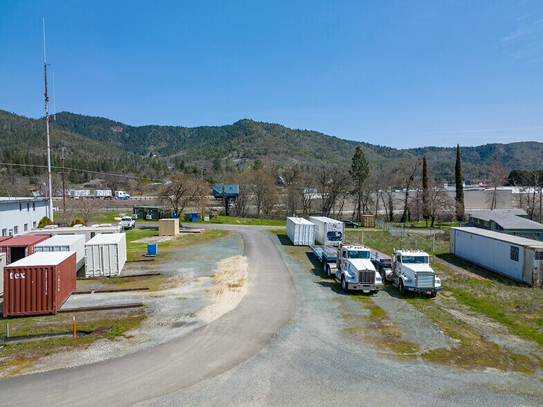 More Photos Of 2660 NW Vine St, Grants Pass Manufacturing For Sale
