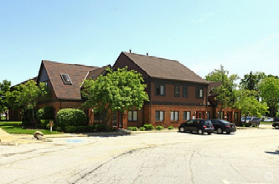 More Photos Of 6200 Som Center Rd, Solon Unknown For Lease