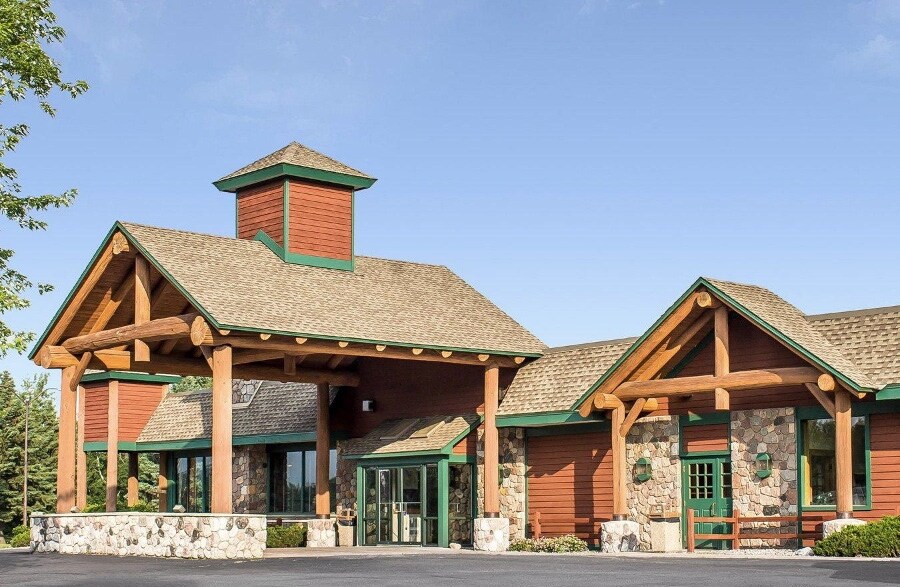 More Photos Of 668 W Kemp St, Rhinelander Hospitality For Sale