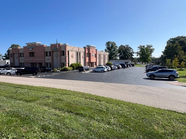 More Photos Of 7655 Five Mile Rd, Cincinnati Medical For Sale