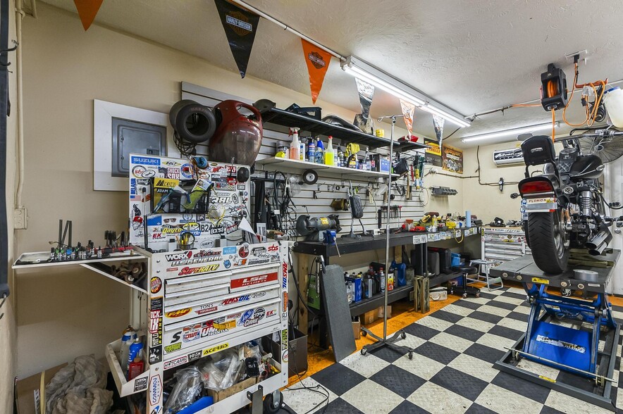 More Photos Of 1841 S Ridgewood Ave, Daytona Beach Freestanding For Sale