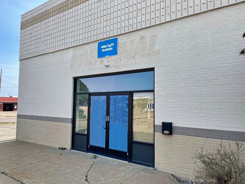 More Photos Of 2111-2113 8th St S, Wisconsin Rapids General Retail For Lease