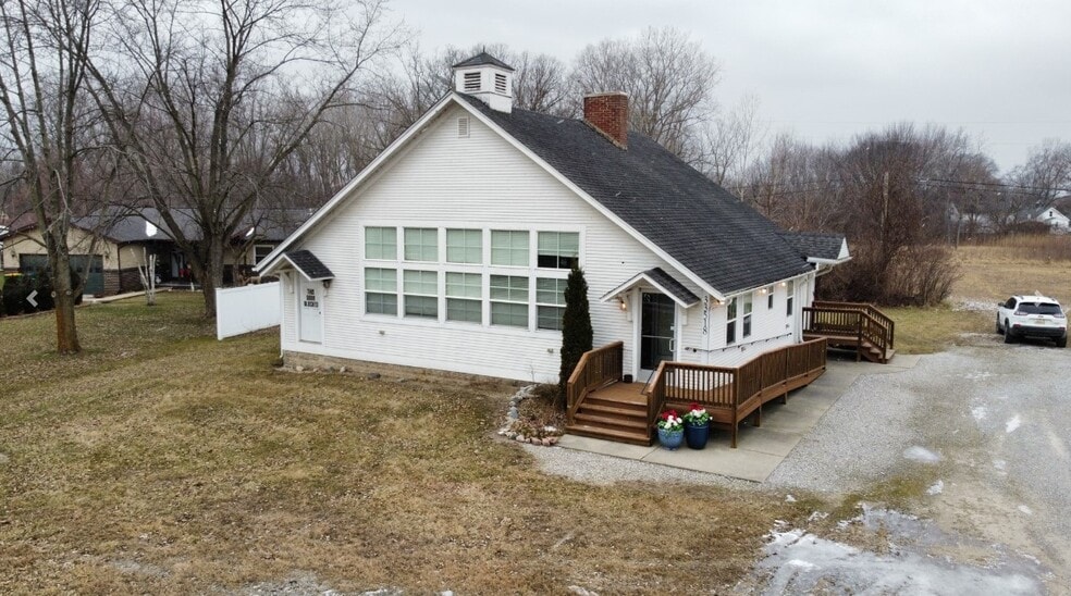 More Photos Of 33494-33518 Jefferson Ave, Brownstown Restaurant For Sale