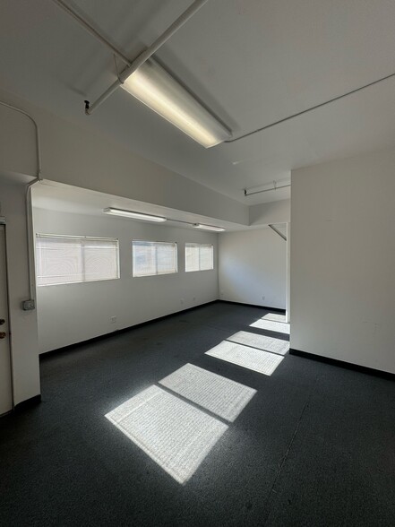 More Photos Of 1109 N 36th St, Seattle Warehouse For Lease