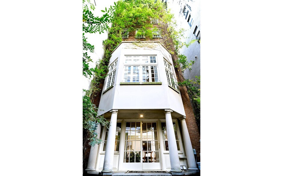 More Photos Of 7 E 69th St, New York Specialty For Lease