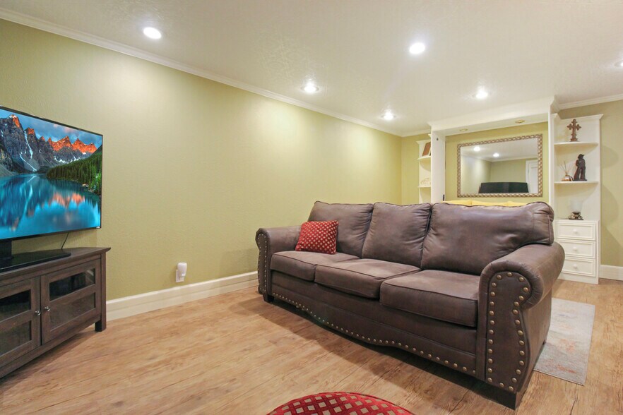 More Photos Of 101 Runnels St, De Kalb Lodge Meeting Hall For Sale