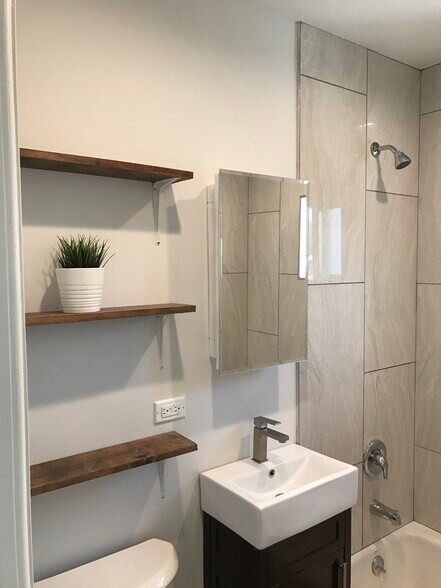 More Photos Of 3121 Silver Lake Blvd, Los Angeles Apartments For Sale