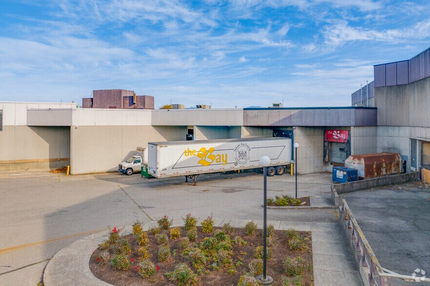 More Photos Of 32900 S Fraser Way, Abbotsford Storefront For Lease