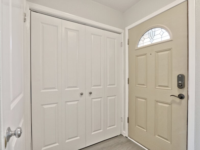 More Photos Of 100 Edgewater Dr, Livingston Apartments For Sale