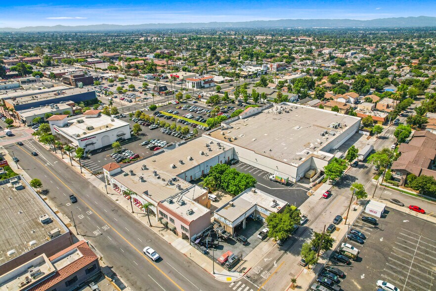 More Photos Of 317 San Fernando Mission Blvd, San Fernando Storefront For Lease
