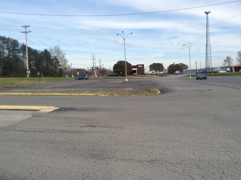 More Photos Of 5636 US Route 60, Huntington Unknown For Lease