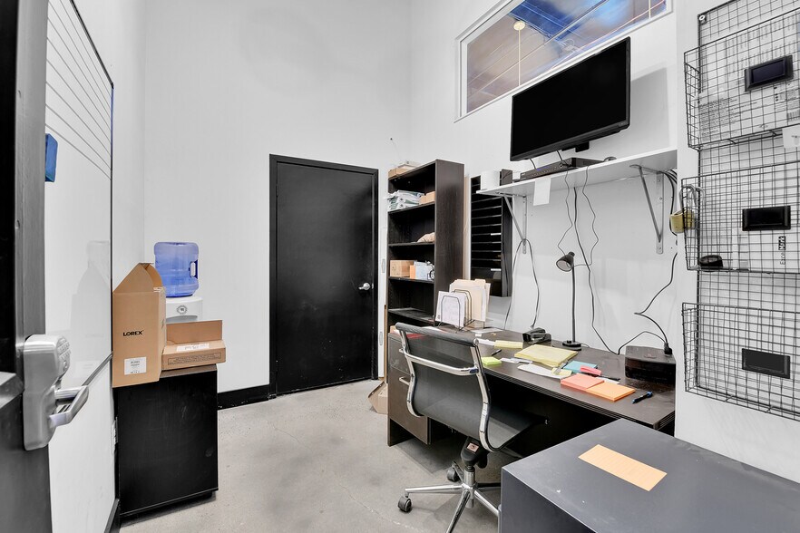 More Photos Of 4560 S Federal Blvd, Englewood Auto Repair For Sale