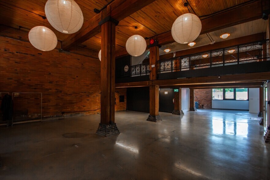 More Photos Of 191-195 Alexander St, Vancouver Office For Sale