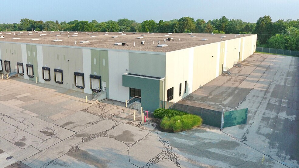 More Photos Of 9222-9228 E 33rd St, Indianapolis Warehouse For Lease