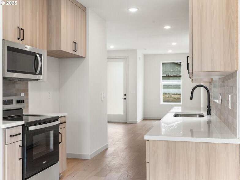 More Photos Of 305 Jetty ave, Lincoln City Multifamily For Sale