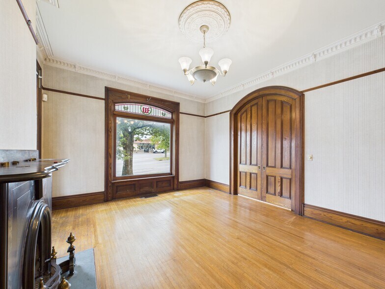 More Photos Of 40 E Genesee St, Auburn Storefront Retail Residential For Lease